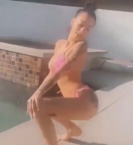 Bhad Bhabie TWERKS BY HER POOL Influencers Gonewild