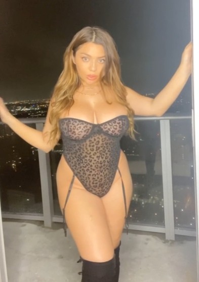 Katiana Kay she is so hot in her own balcony